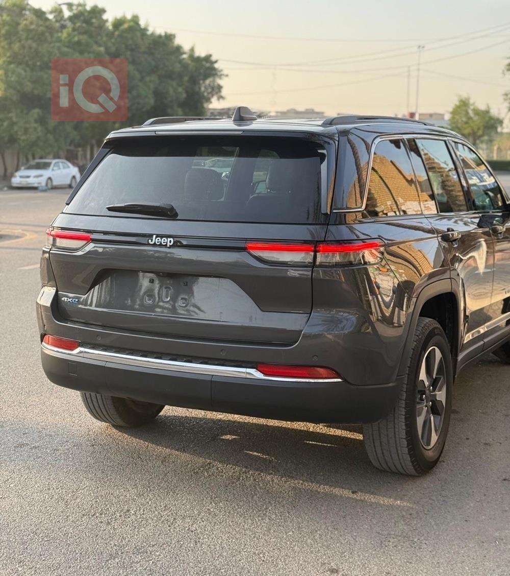 جیپ گراند شیرۆکی